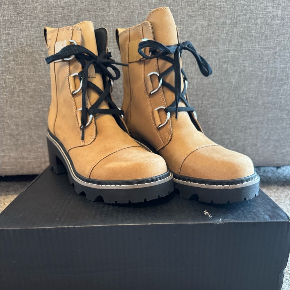 Joan Now Lace Sorel Boots